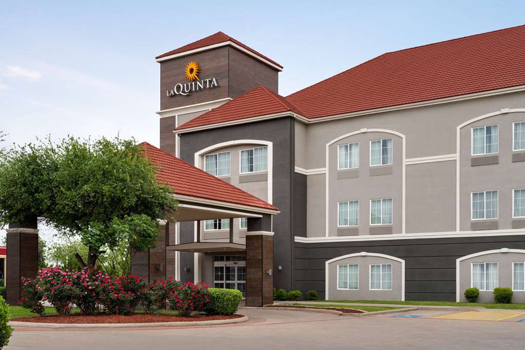 La Quinta Inn & Suites by Wyndham Stephenville - photo 20