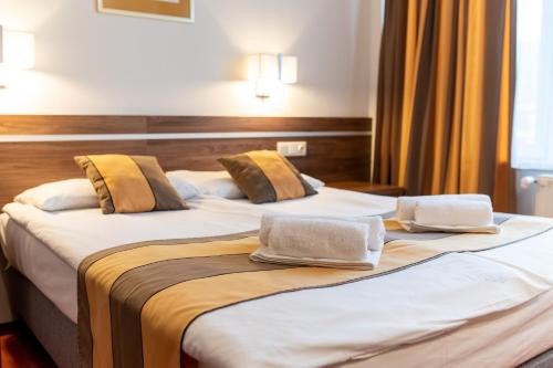 Hotel Árpád — hotel in Tatabanya