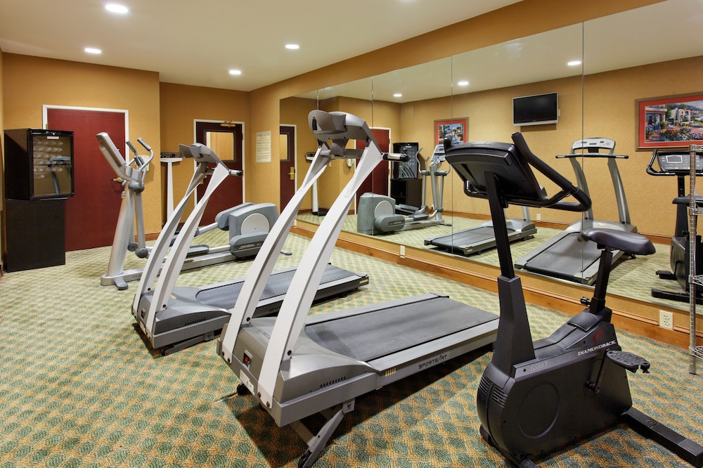 Holiday Inn Express Hotel & Suites Tupelo by IHG - photo 28