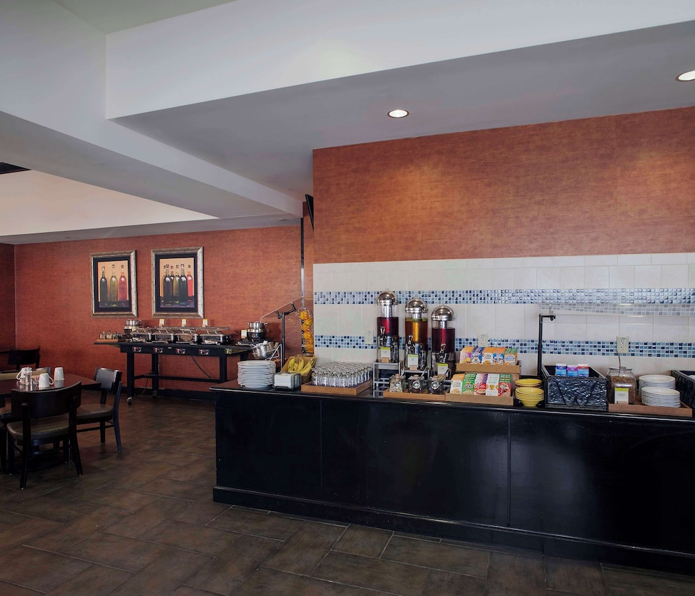 DoubleTree Suites by Hilton Bentonville - photo 32
