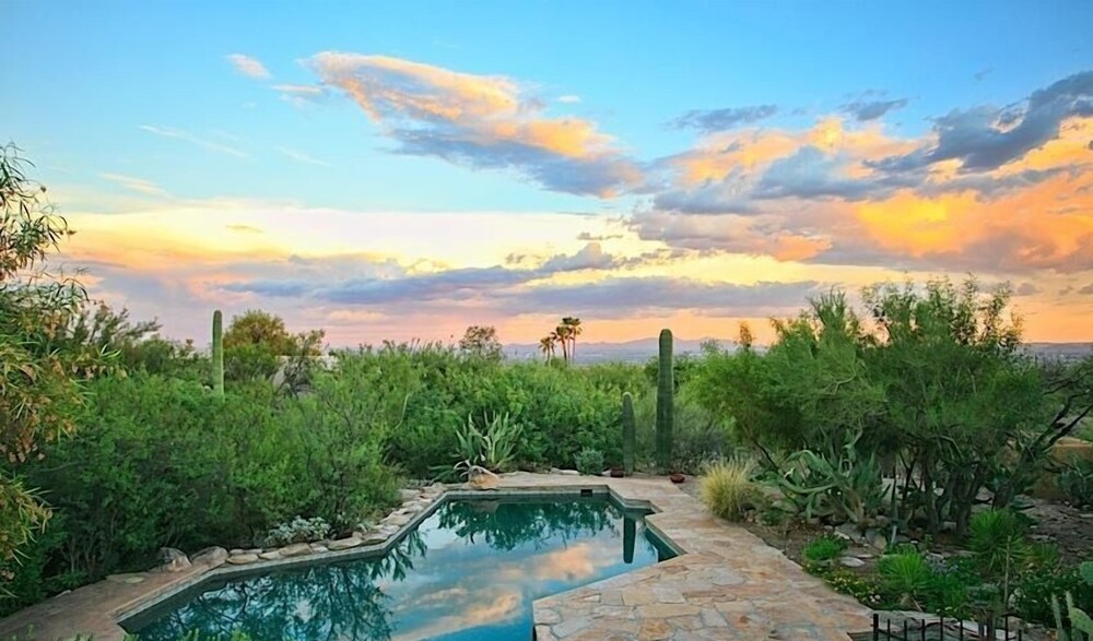 Peak of Perfection By Signature Vacation Rentals — 4-Star Luxury Hotel in Tucson, United States