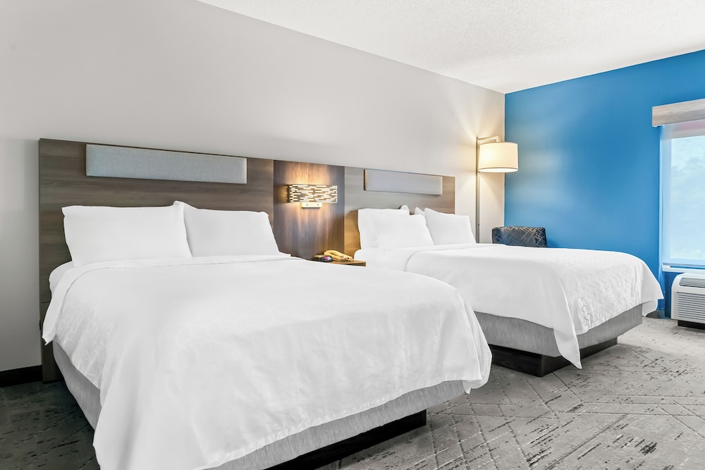 Holiday Inn Express & Suites Detroit North Roseville by IHG - photo 15