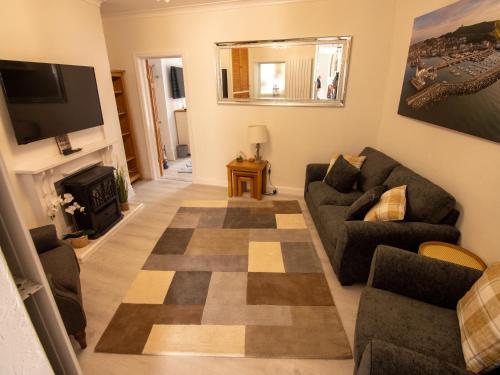North Bay Holiday Apartment with Internet Smart TV's and Patio Area