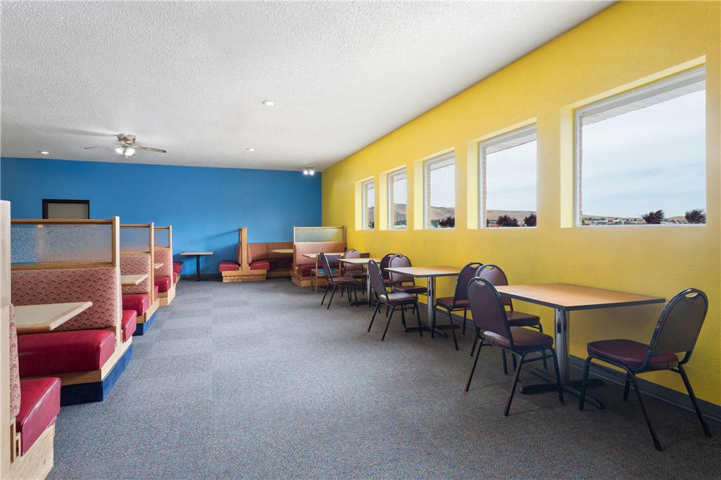 Days Inn by Wyndham Rawlins - photo 24