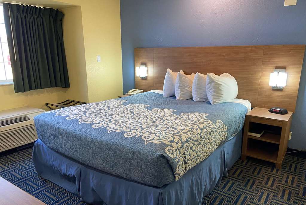 Days Inn & Suites by Wyndham Pryor - photo 16
