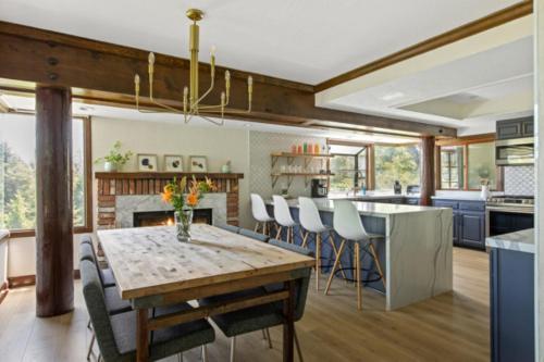 Lake Reflection Point Upscale Lake House 4 Bed and 4.5 Bath — 4-Star Luxury Hotel in Lake Arrowhead, United States