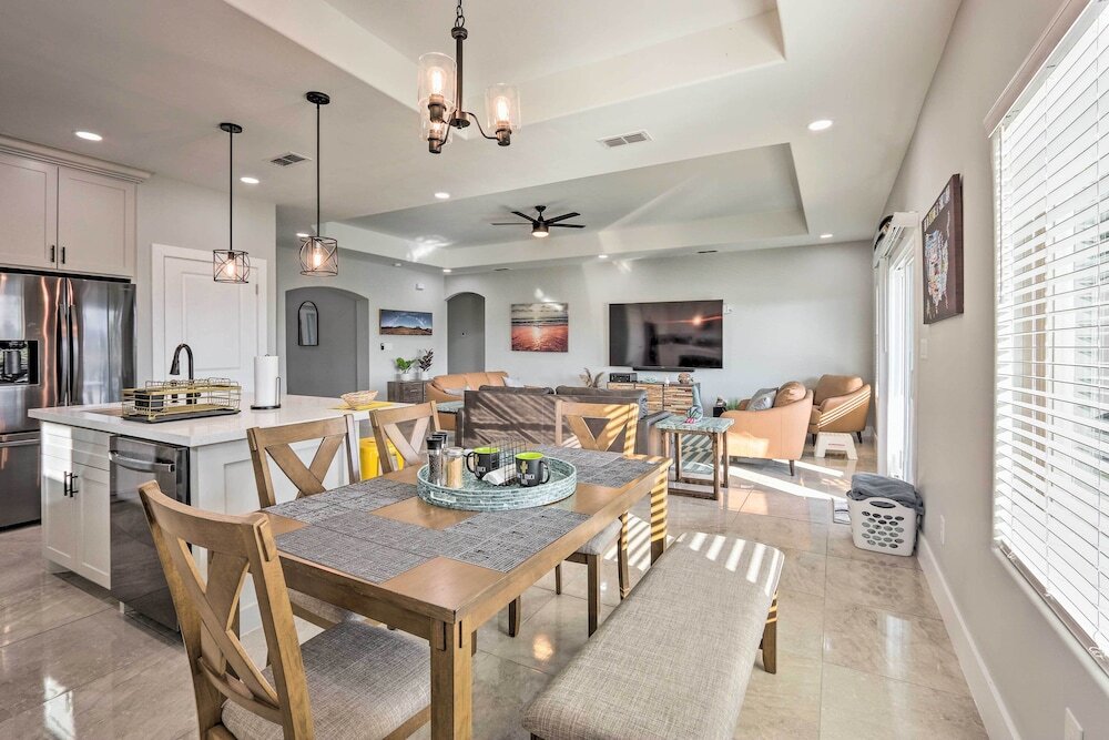 Stunning Laguna Vista Retreat with Pool and Grill — hotel in Laguna Vista
