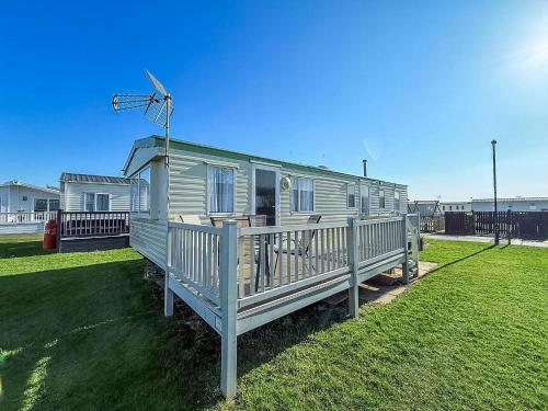 Great 6 Berth Caravan With Side Decking In Heacham Ref 21054A in Heacham, United Kingdom