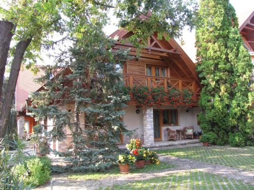 Tölgyes Apartment — 4-Star Luxury Hotel in Hajduszoboszlo, Hungary