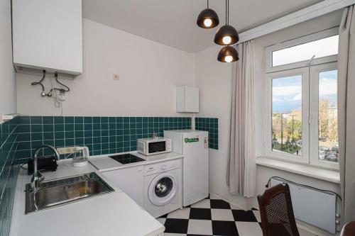 Modern Apartment Next to Stamba and Rooms