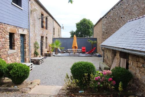 Maison Charmante Pres de Sains Avec SPA Et Jardin Clos — 4-Star Luxury Hotel in Sains-En-Gohelle, France