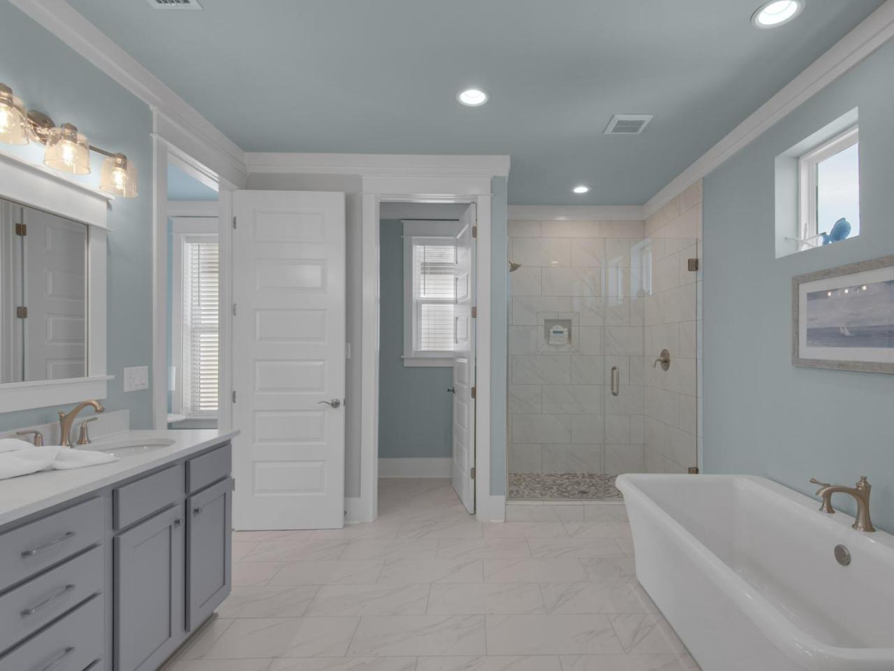 Shore to Please by Newman Dailey in Destin, United States