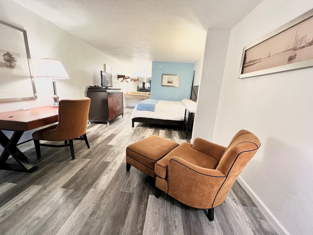 Bayou Inn & Suites - photo 13