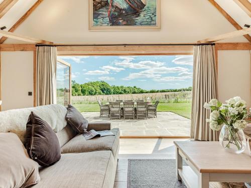 Lovington Barn - carbon neutral hotel in Ovington