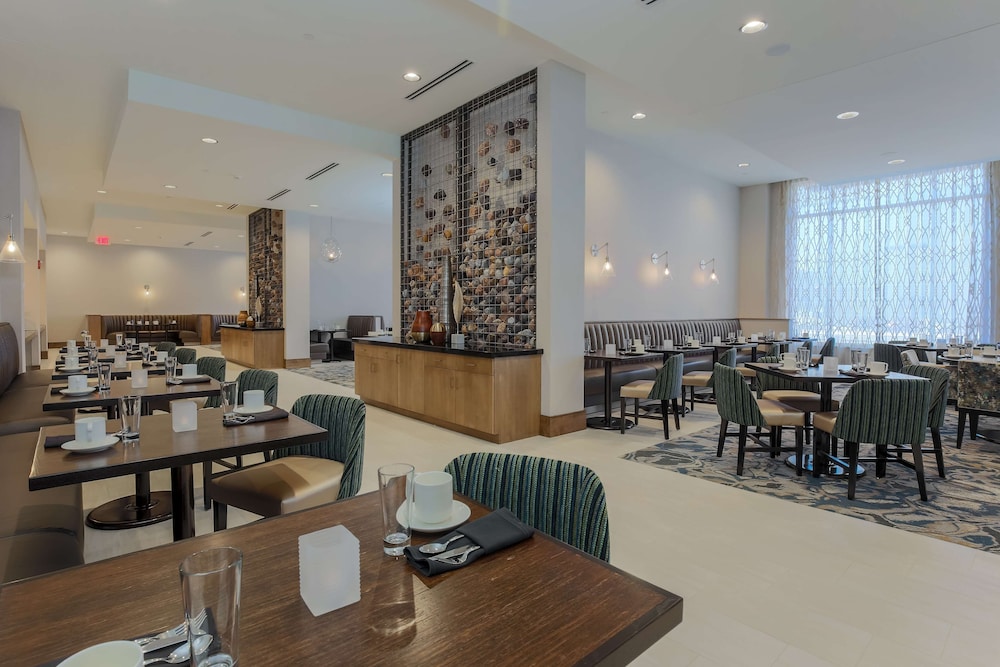 DoubleTree by Hilton Evansville - photo 52