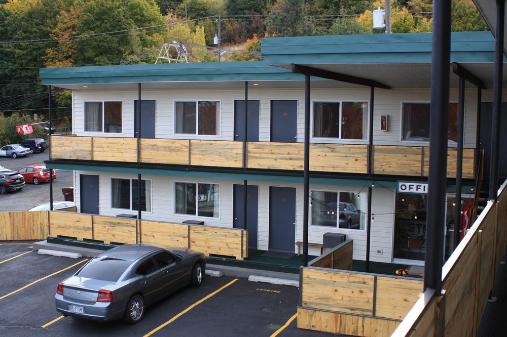 Manor Lodge Motel — 4-Star Luxury Hotel in Pullman, United States
