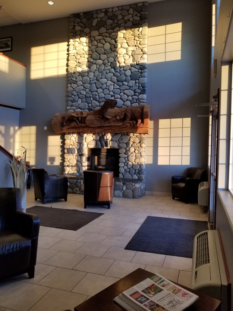 Grand View Inn & Suites - photo 3