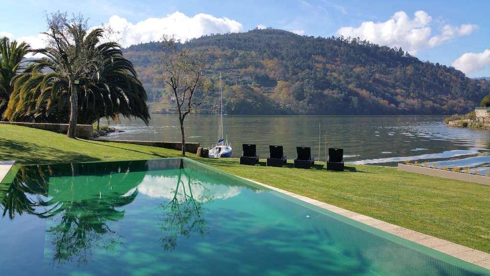 Douro Suites - carbon neutral hotel in Baiao