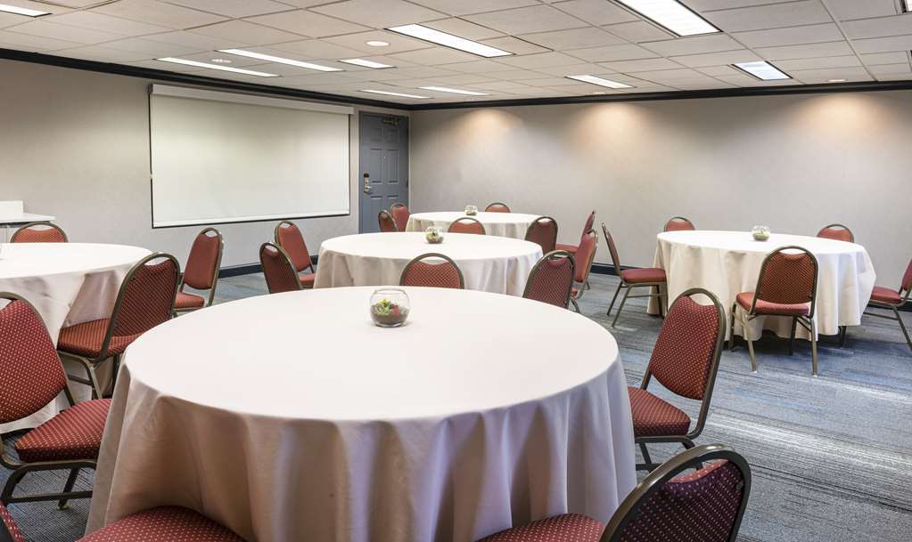 Hyatt House Herndon Reston - photo 26