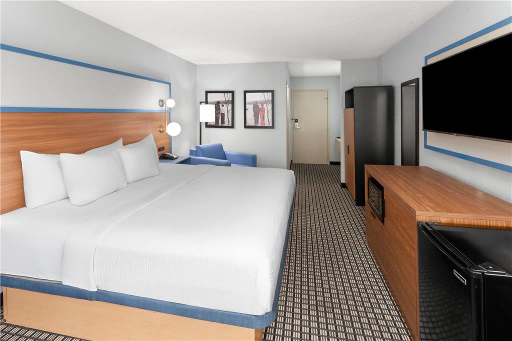 AmericInn by Wyndham Reedsburg - photo 18