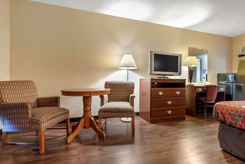 Econo Lodge Cortland Downtown - photo 14