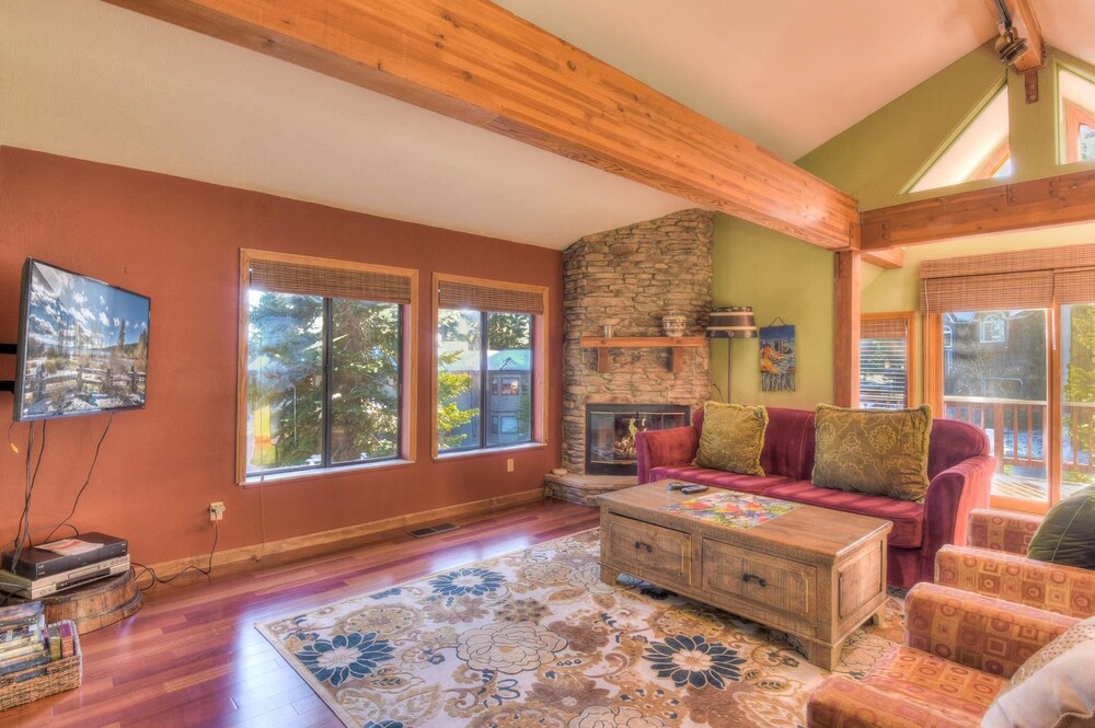 Queens Peak in Tahoe Vista, United States