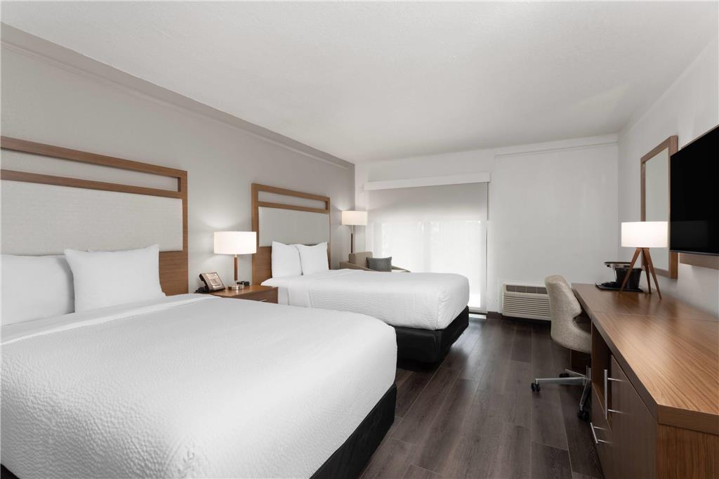 La Quinta Inn & Suites by Wyndham Ft Lauderdale Cypress Cr - photo 25