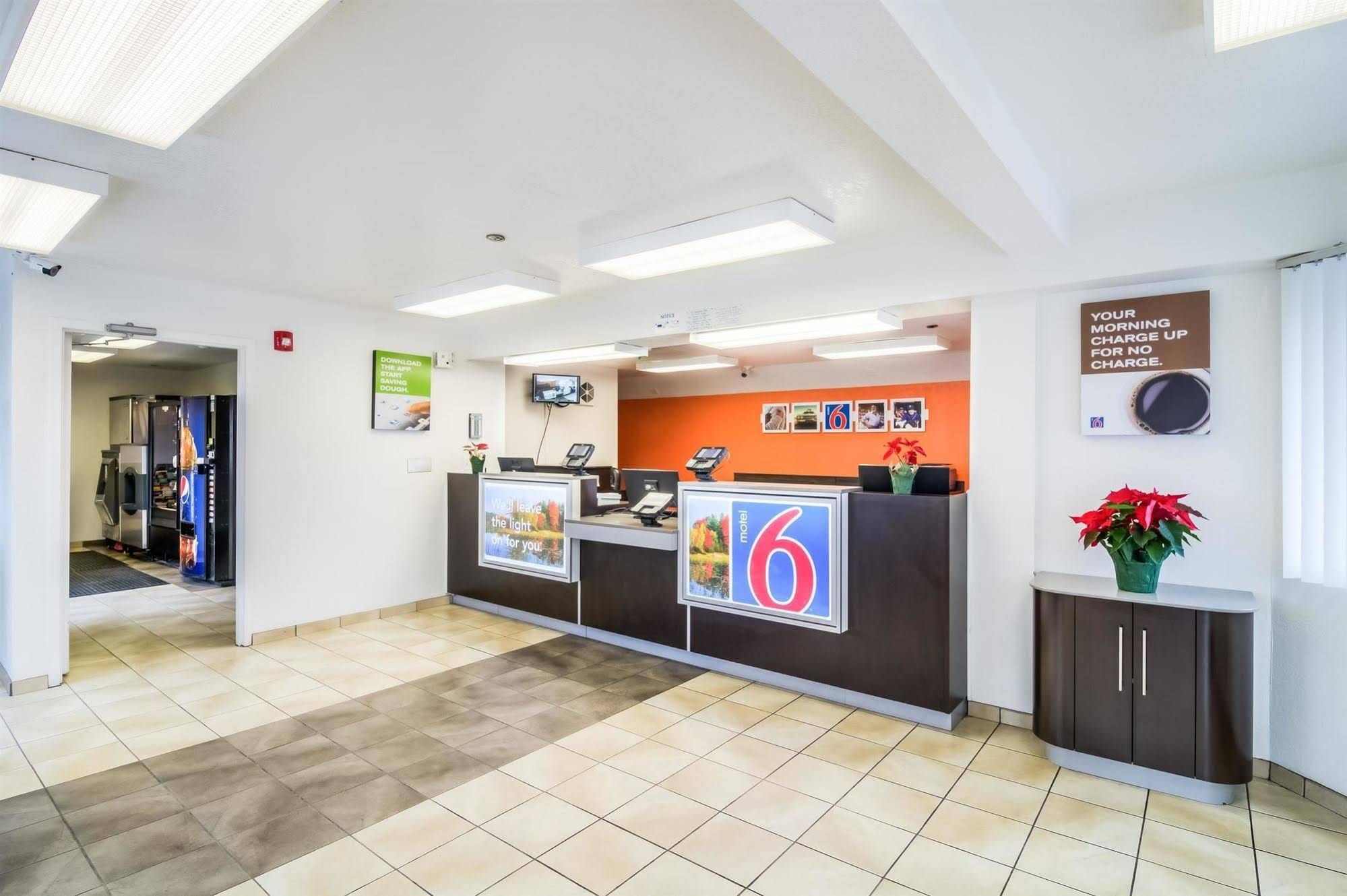 Motel 6 Chicago Elk Grove - photo 29