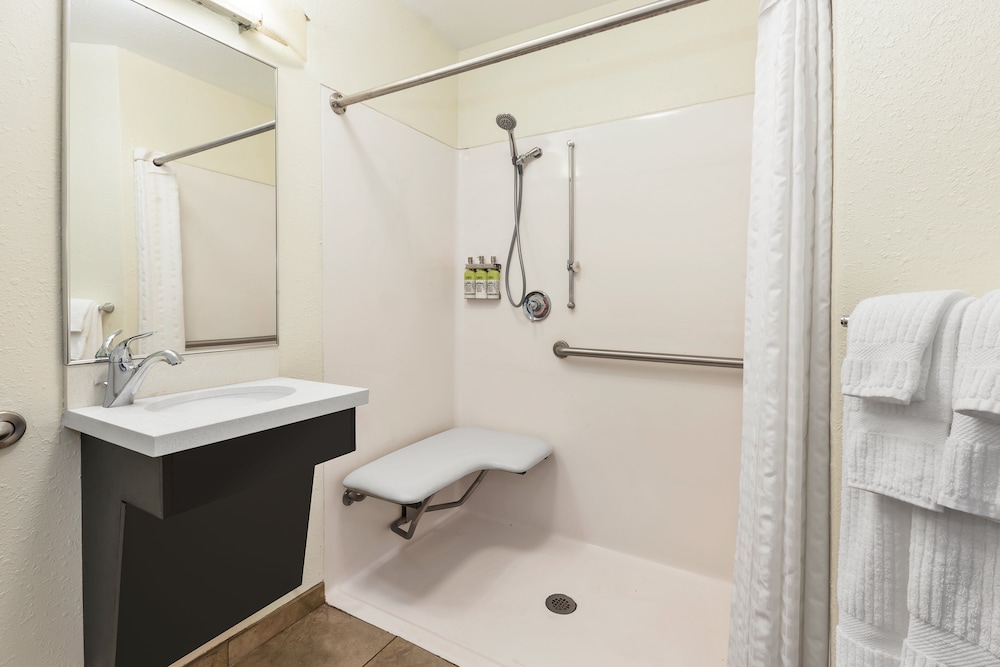 Candlewood Suites Rocky Mount by IHG - photo 15