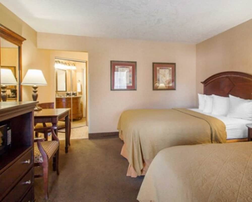 Quality Inn Airport Convention Center - photo 2