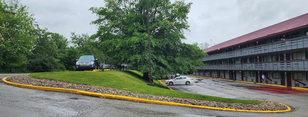 Red Roof Inn PLUS Pittsburgh East Monroeville - photo 28