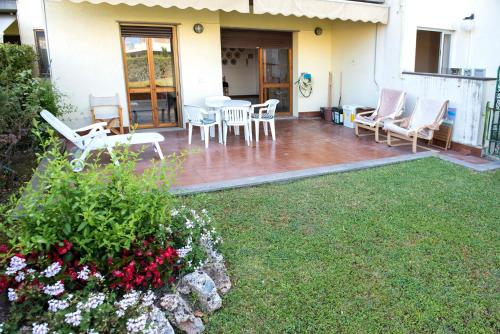 M089 Marcelli trilocale con terrazzo a 30mt dal mare — 4-Star Luxury Hotel in Marcelli, Italy