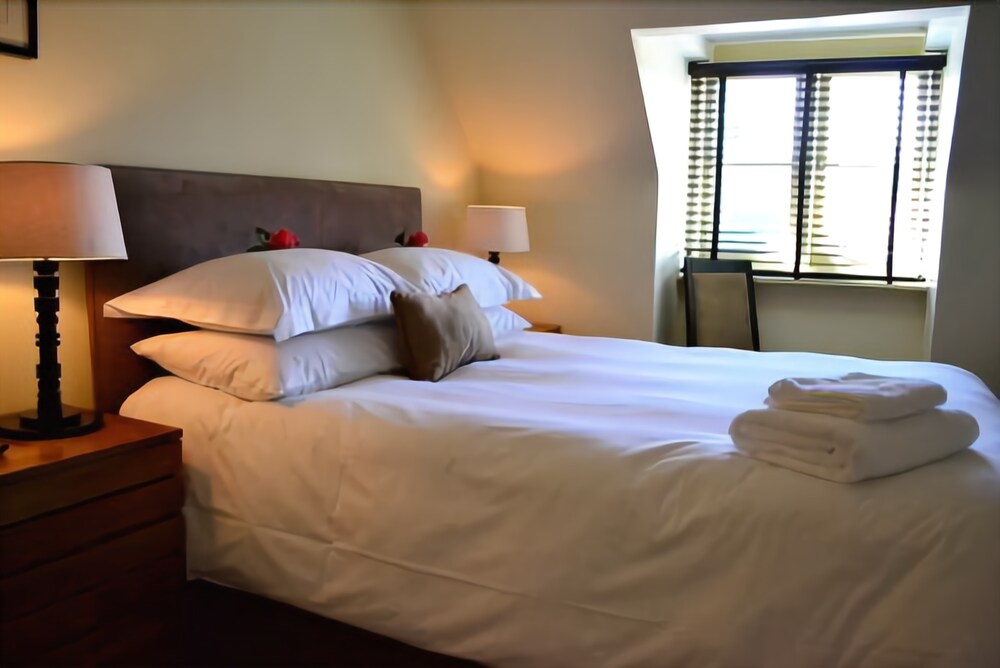 The Swan Inn — hotel in Godalming