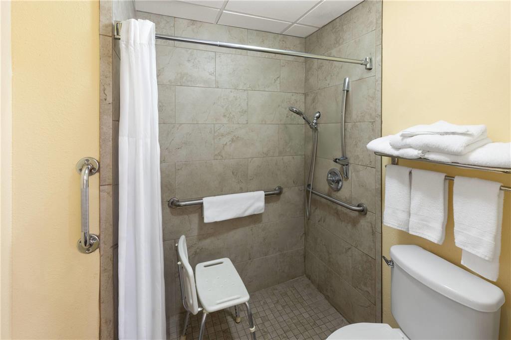Super 8 by Wyndham Temple S. General Bruce - carbon neutral hotel in Temple