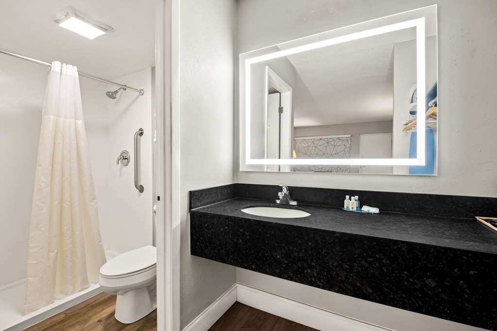 Quality Inn near Blue Spring - photo 12