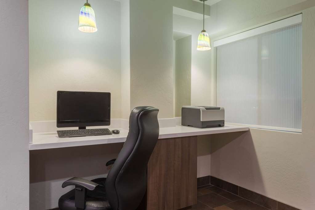 Days Inn & Suites by Wyndham East Flagstaff - photo 24