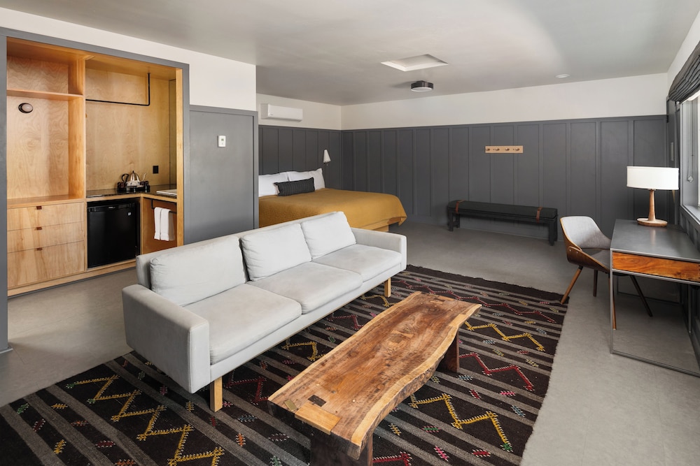 The Coachman Hotel - photo 52