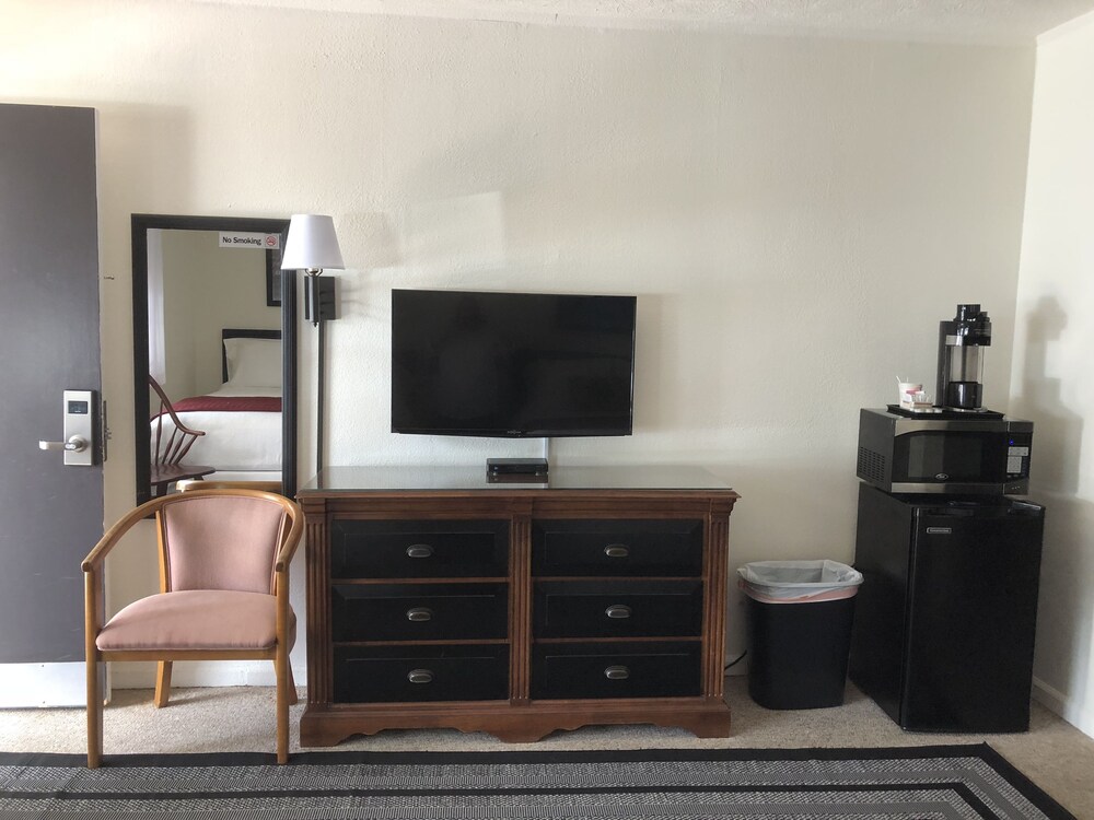 The Cardinal Inn - photo 14