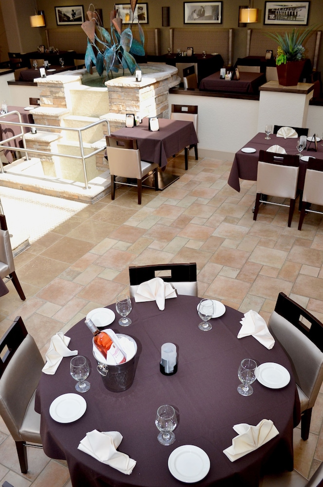 Doubletree by Hilton Houston Hobby Airport - photo 26