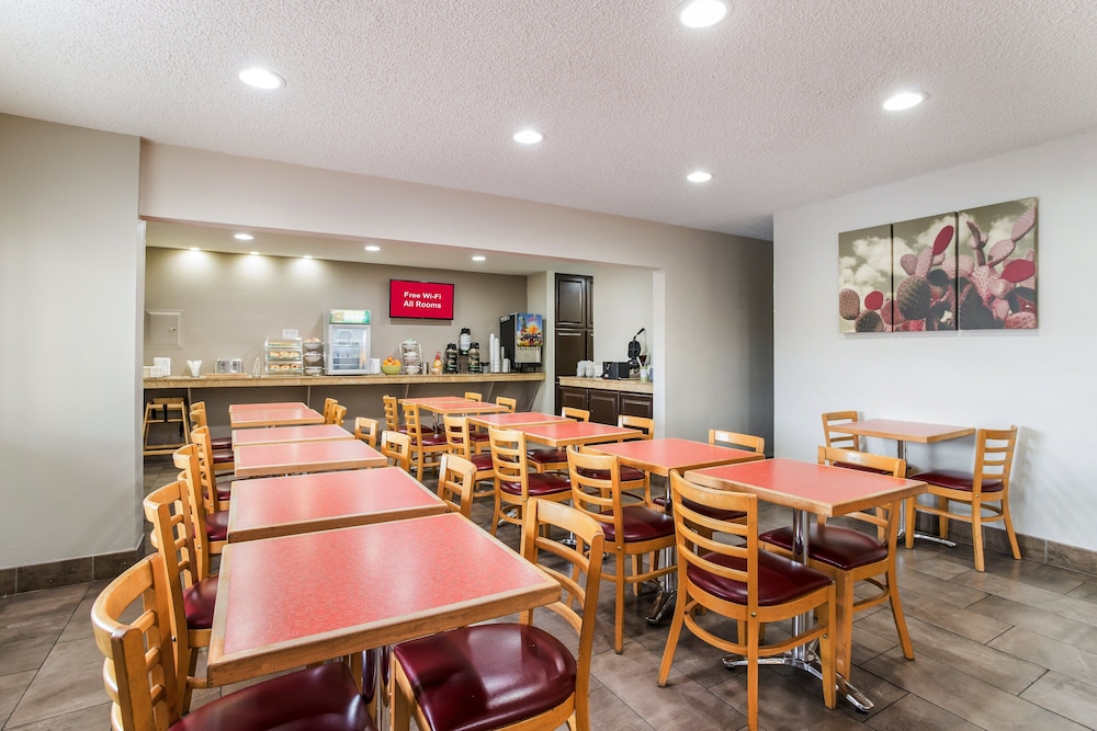 Red Roof Inn Albuquerque Midtown - photo 32