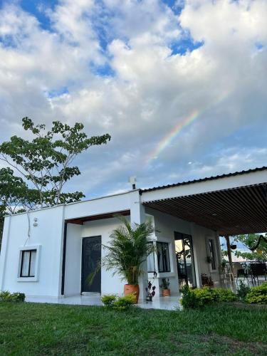 Cabaña Campestre con Piscina en la Hacienda Nápoles in Unknown City, Colombia