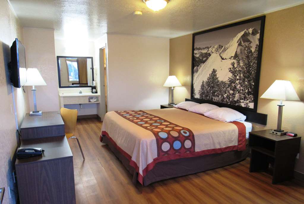 Super 8 by Wyndham Evanston - photo 4