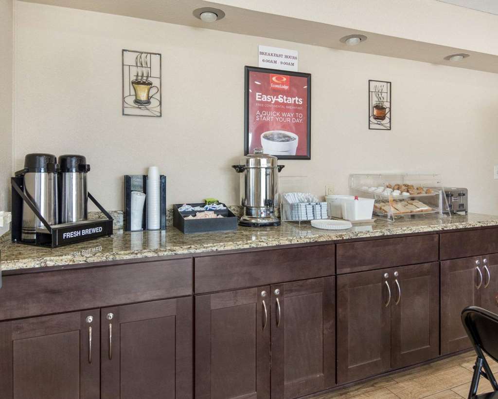 Econo Lodge Virginia Beach Town Center - photo 23