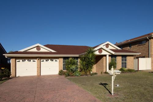 Fishermans Delight Waterfront in Sussex Inlet, Australia