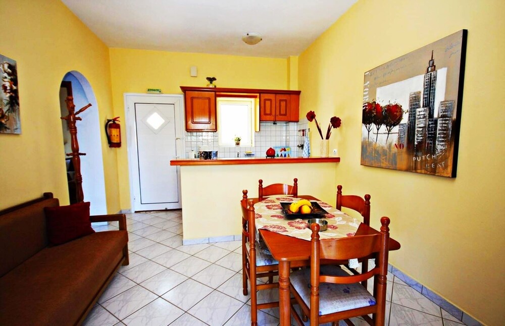 Agios Georgios 2 Beds Sleeps 4 Free Parking — 4-Star Luxury Hotel in Corfu, Greece
