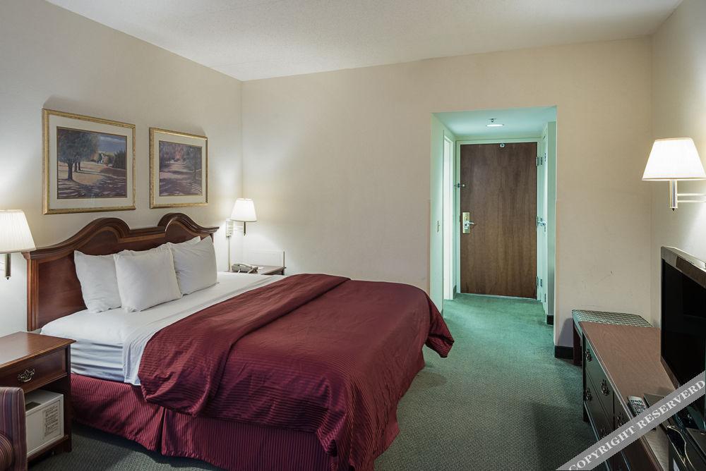 Clarion Hotel & Conference Center - photo 8