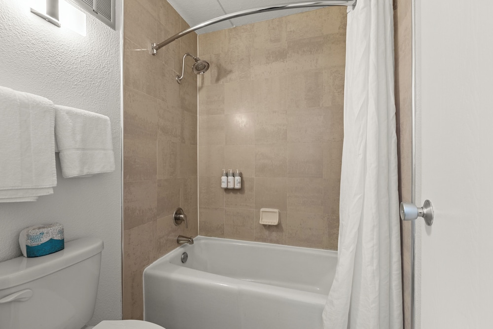 Vagabond Inn Executive Old Town - photo 38