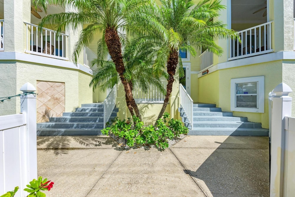 Anna Maria Island Sun s Up B in Bradenton Beach, United States