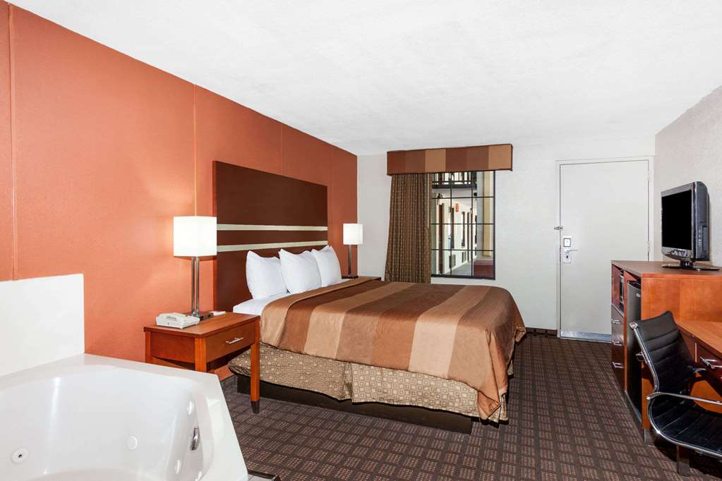Days Inn by Wyndham Dalton - photo 13