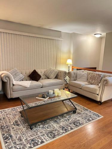 Luxe 3Br 2Ba Hot Tub — 4-Star Luxury Hotel in Elmhurst, United States